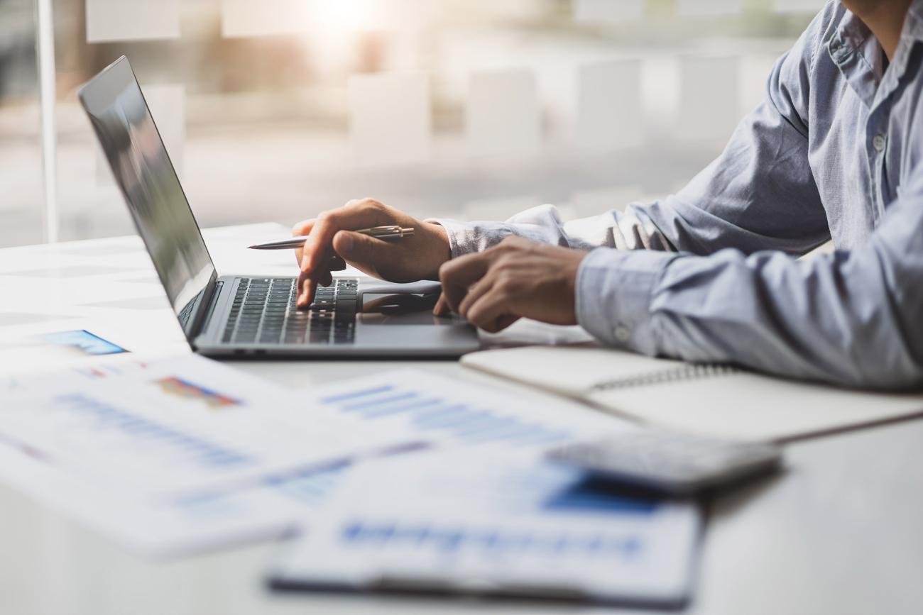 desk-financial-documents-professionals-hands